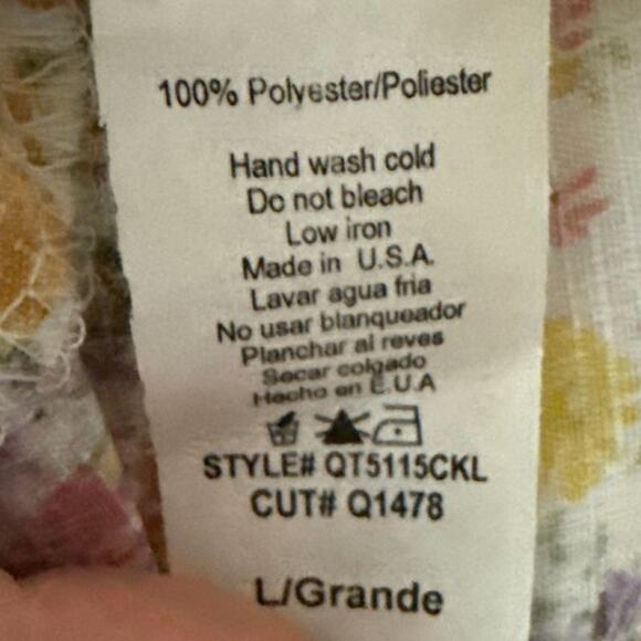 Karlie Floral V Neck Pleated Flowing Top Yellow Size Large - Picture 13 of 13